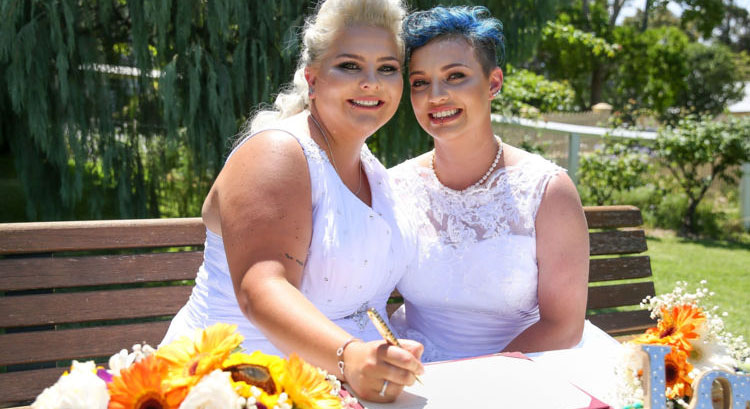Lesbians get married in Australia ZAZ